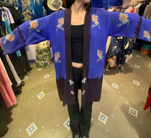 Load image into Gallery viewer, Silk 20’s reversible kimono