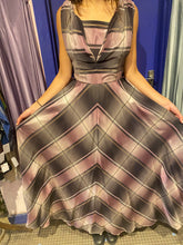 Load image into Gallery viewer, 40’s Taffetta Gown L
