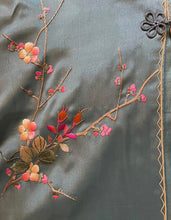 Load image into Gallery viewer, Chinese Embroidered robe