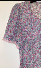 Load image into Gallery viewer, 1940&#39;s floral print crepe frock
