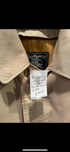 Load image into Gallery viewer, Burberry man’s 50 regular detachable wool lined
