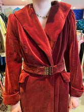 Load image into Gallery viewer, Velvet vintage coat
