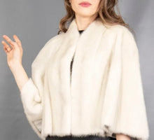 Load image into Gallery viewer, Cream mink cape
