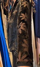 Load image into Gallery viewer, Devoré velvet jacket
