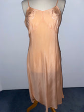 Load image into Gallery viewer, Peach vintage fine silk appliquéd slip
