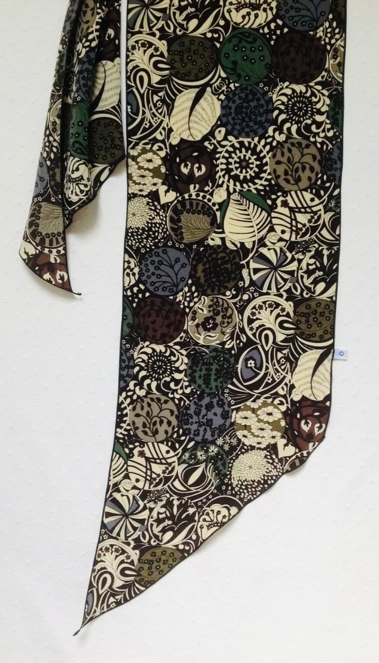 Silk pointed scarf