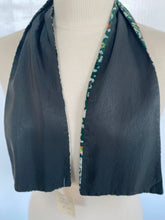 Load image into Gallery viewer, Velvet green 40’s print cravat scarf
