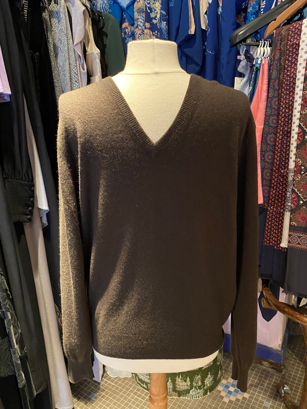 Sparkling V neck cashmere sweater