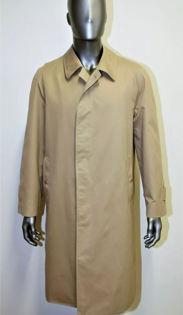 Burberrys man’s vintage trench coat 48” reg