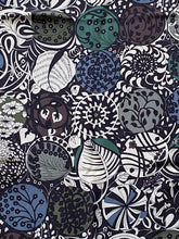 Load image into Gallery viewer, Silk pointed scarf
