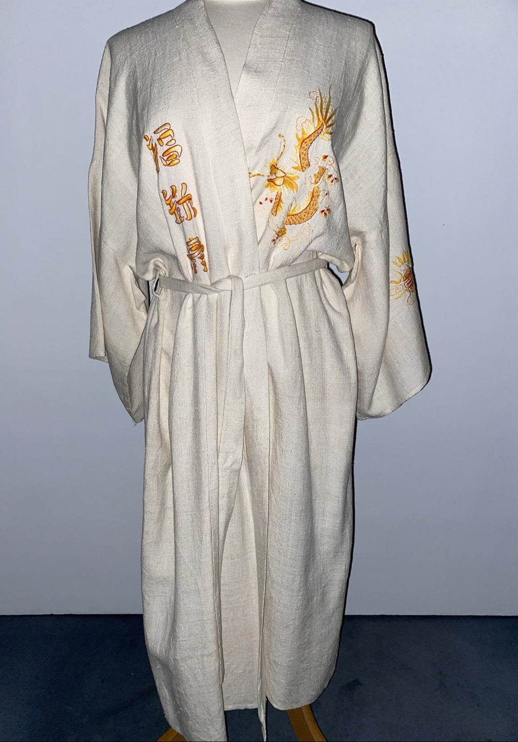 Raw silk white embroidered kimono