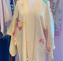 Load image into Gallery viewer, Japanese yellow batik kimono jacket
