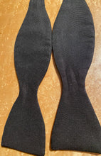 Load image into Gallery viewer, Black vintage Bow tie
