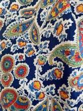 Load image into Gallery viewer, Silk 40’s cravat scarf
